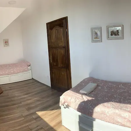 Tuenderrozsa Vendeghaz Апартаменты Tahitotfalu